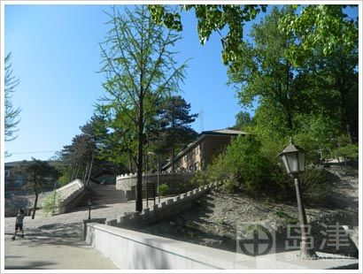 5月11日至12日,在位于水关长城脚下石门山庄的清华大学三堡学术