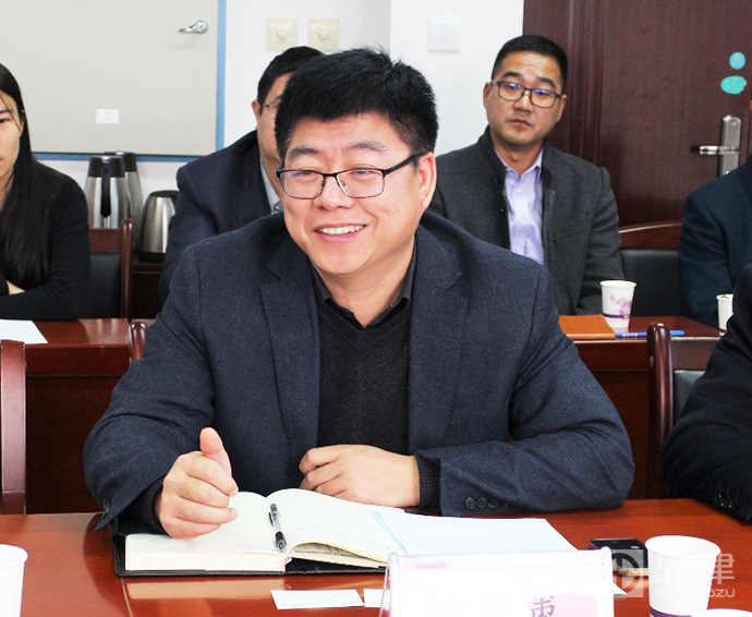 河北科技大学科学与技术发展研究院徐智策副院长率先为揭牌仪式致辞