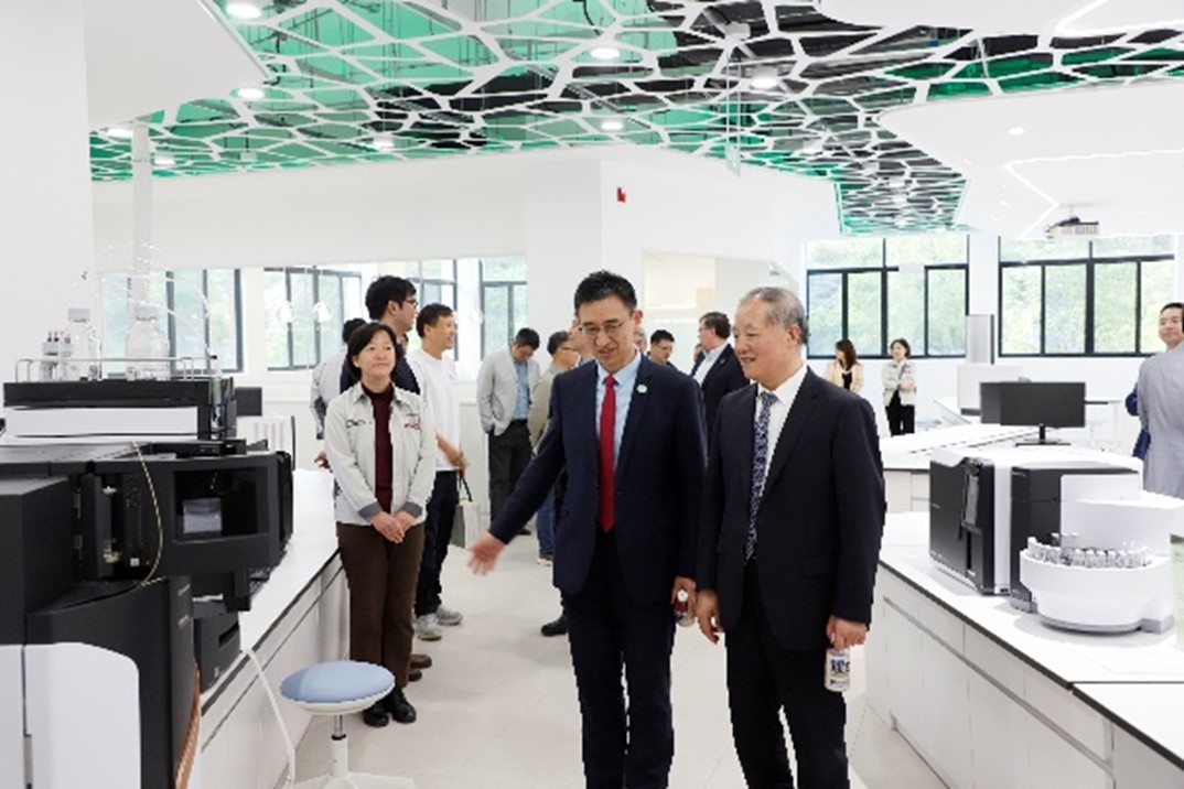 参观交流